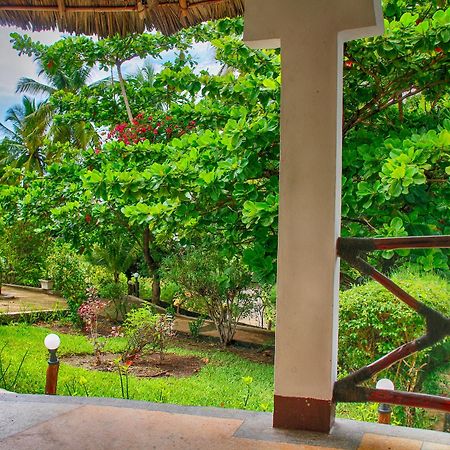 African Sun Sand Sea Beach Resort & Spa Bwejuu Exterior foto